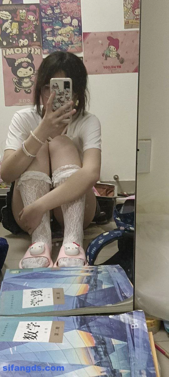 小母狗居家自拍03.jpg